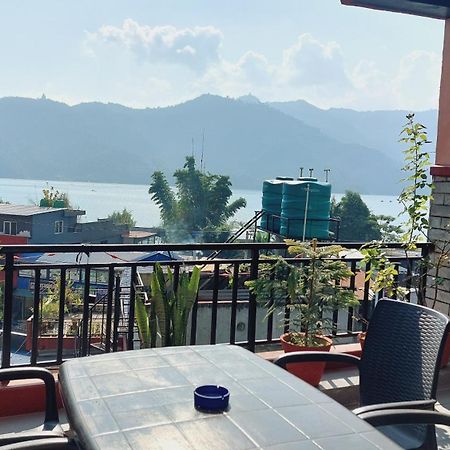 Golden Lake Pokhara Luaran gambar