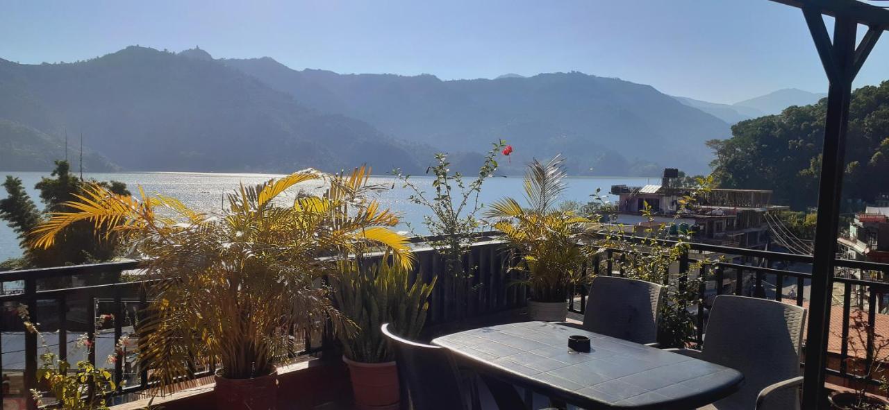 Golden Lake Pokhara Luaran gambar