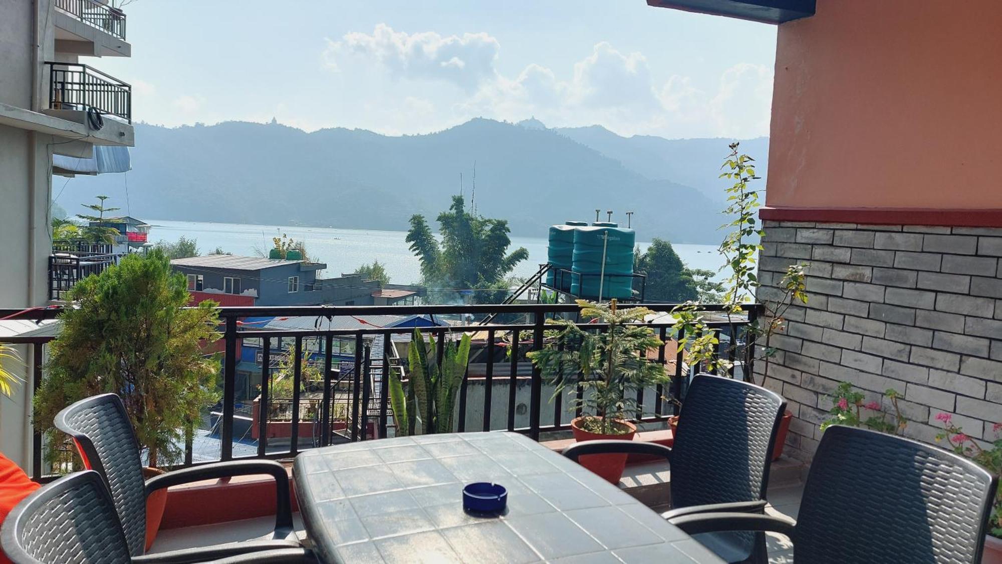 Golden Lake Pokhara Luaran gambar