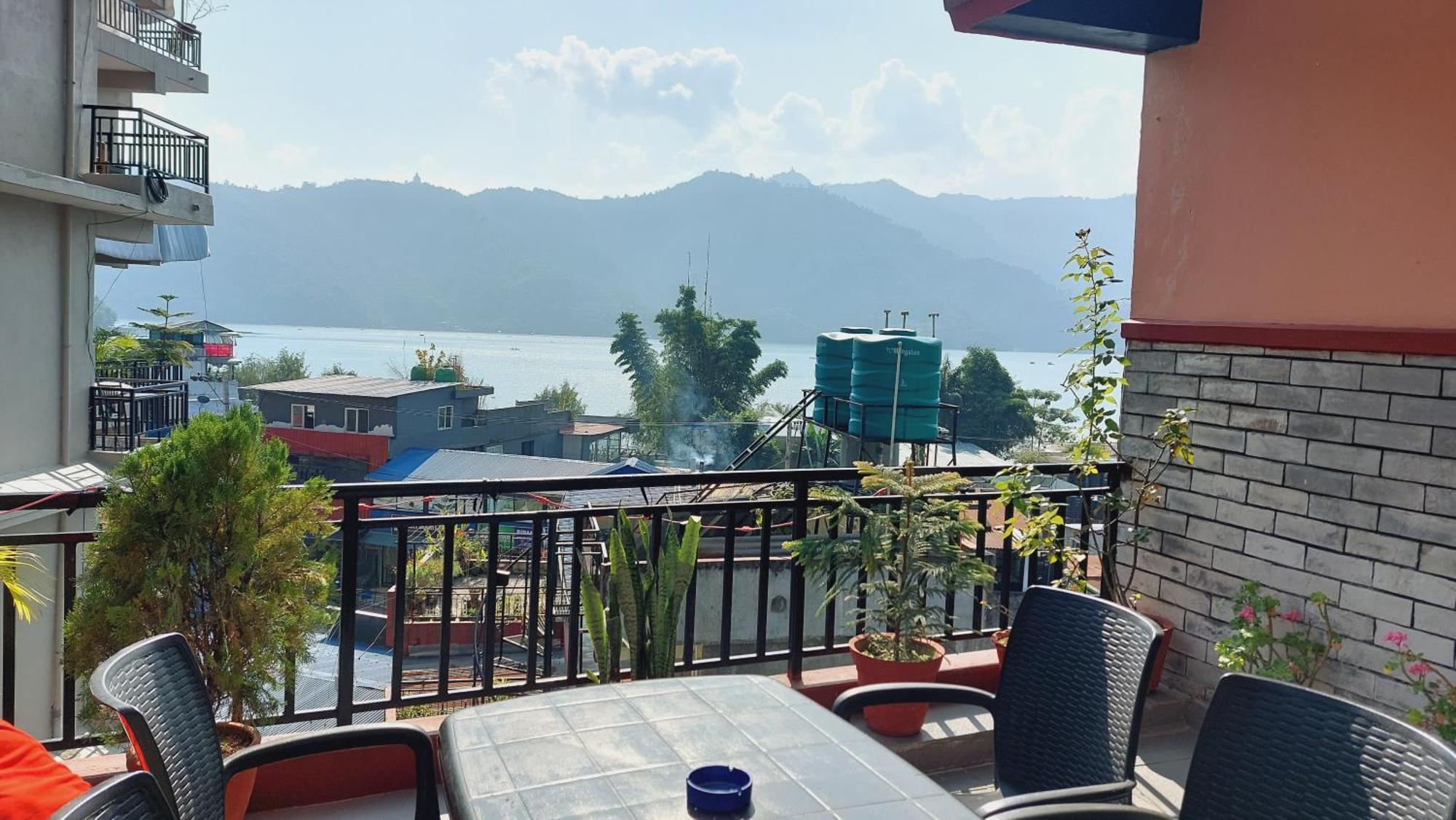 Golden Lake Pokhara Luaran gambar