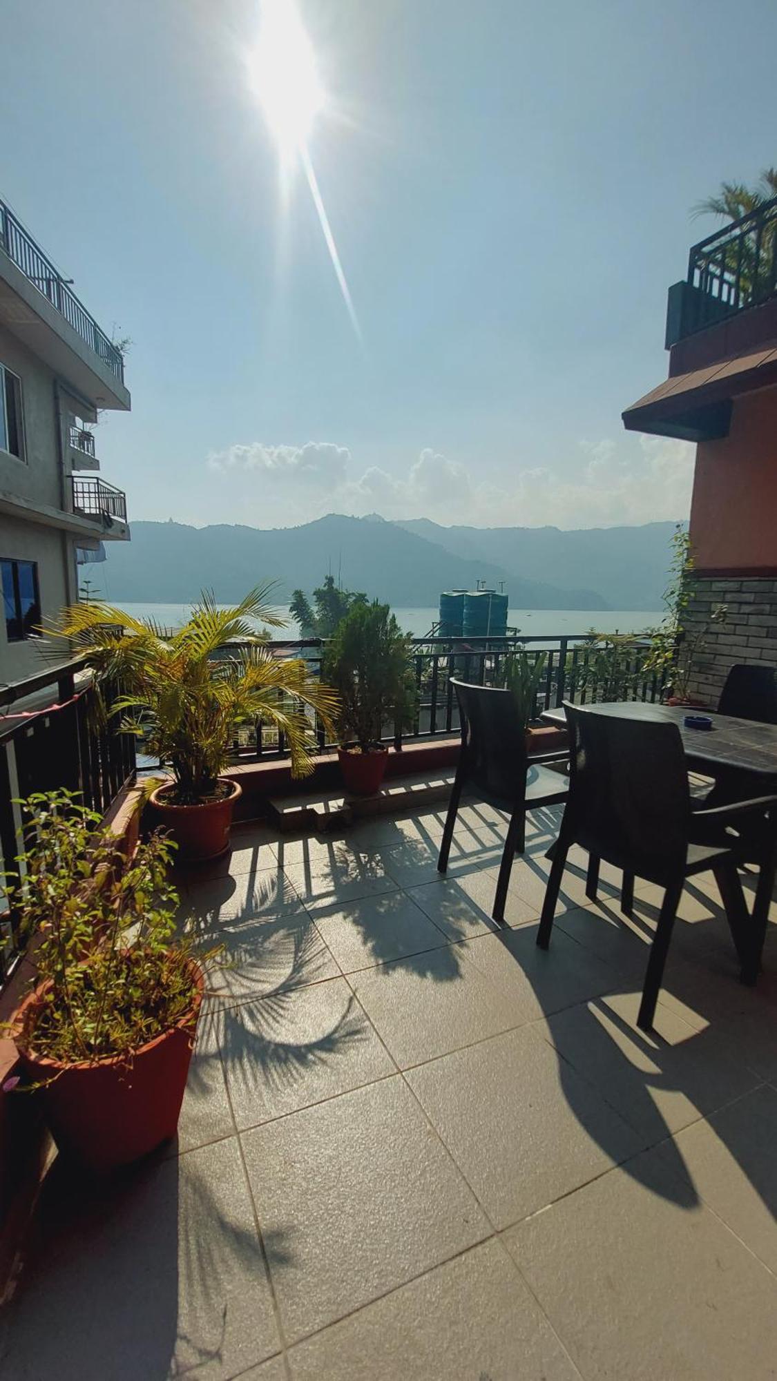 Golden Lake Pokhara Luaran gambar